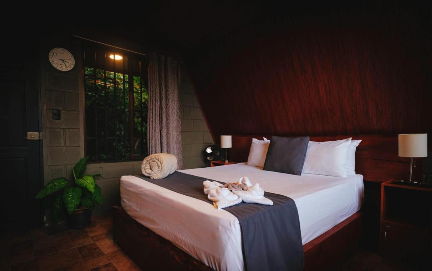 Yarumo Lodge, Rio Celeste Black Chalets Bijagua de Upala Exterior foto